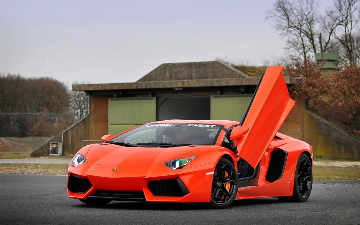 Lamborghini Aventador lp700-4 красный