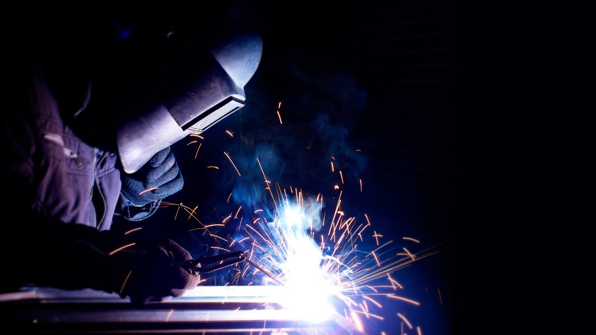 Электросварщик ручной сварки