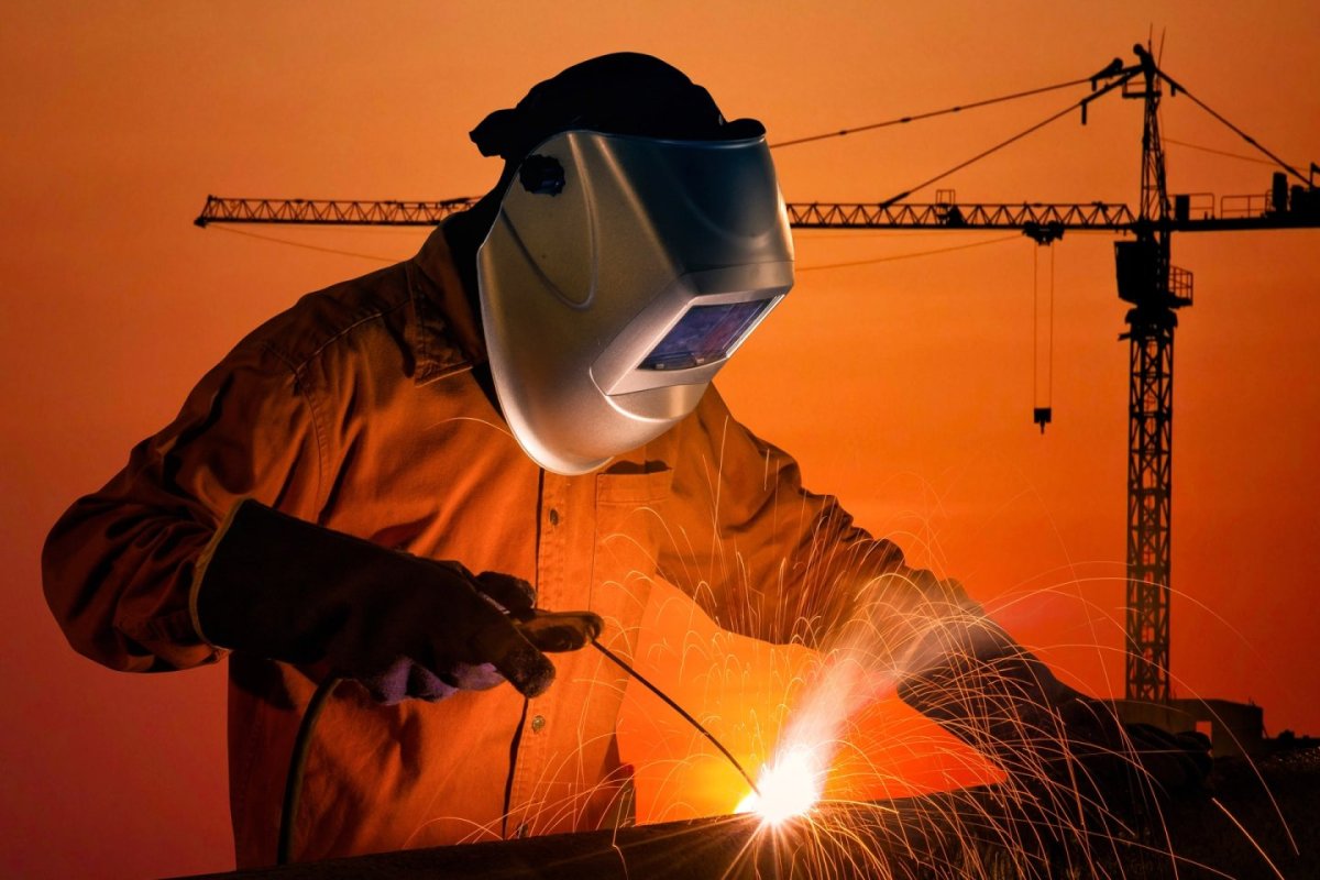 Красивый сварщик