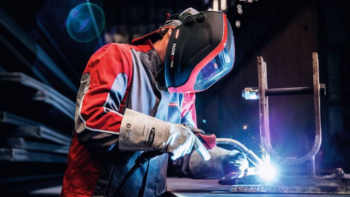 Человек сварщик