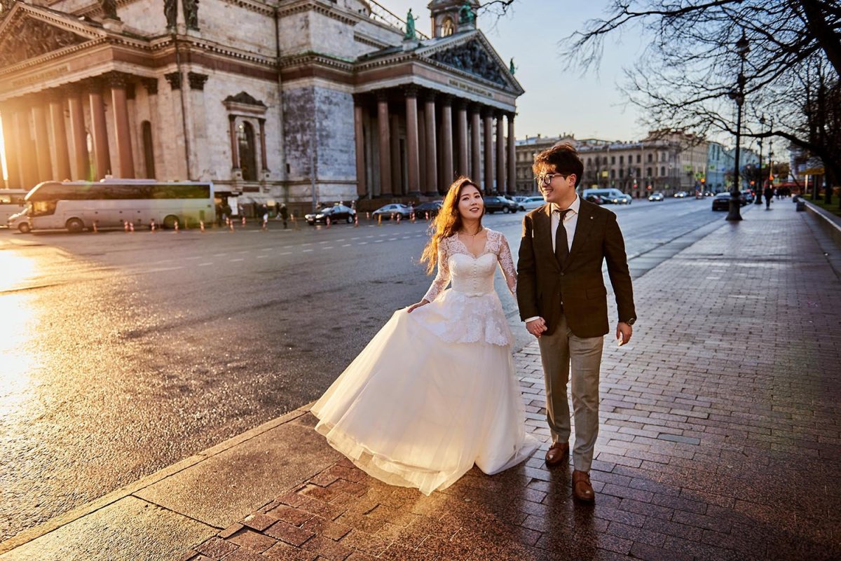 Свадьба жених и невеста со спины