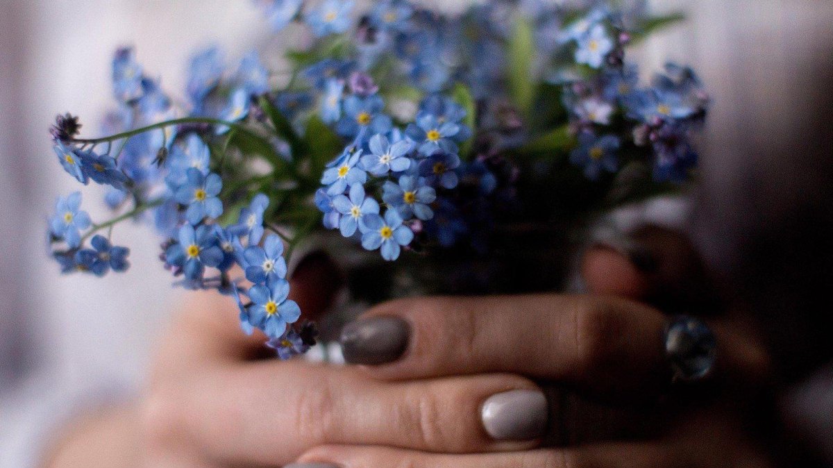 Цветы в кружке