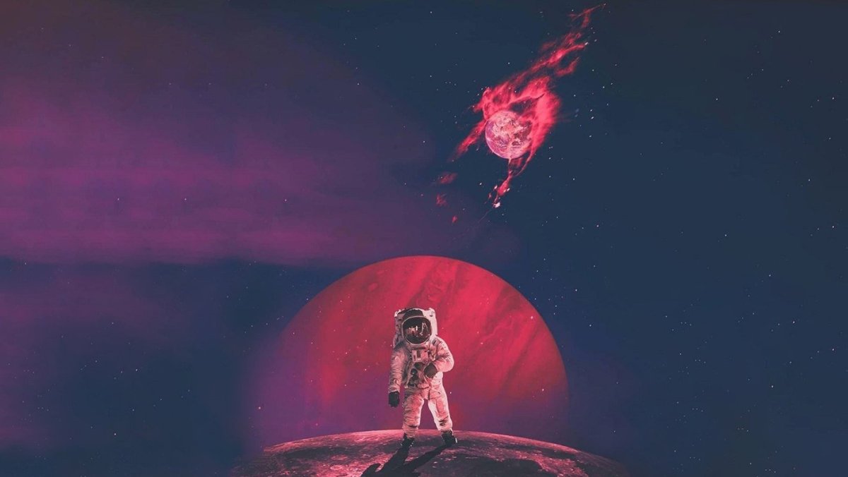 Розовый космонавт