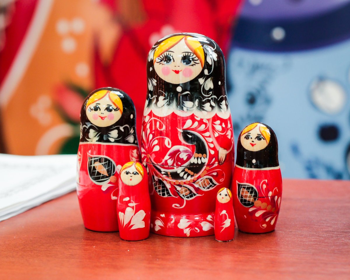 Матрешка для раскрашивания с примером