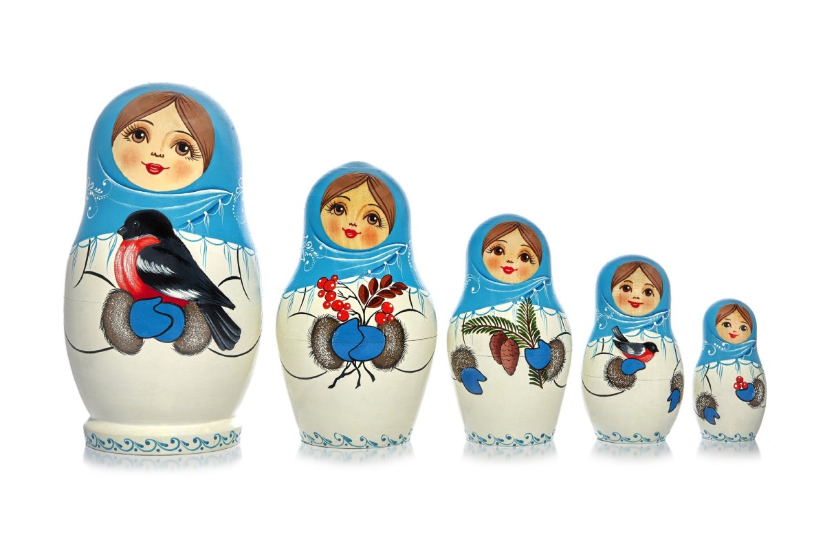 Матрешка на прозрачном фоне