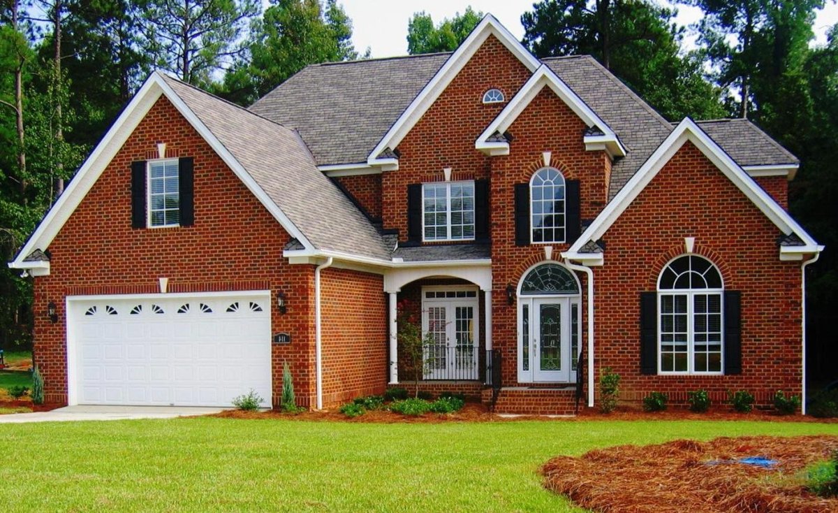 Дом из красного кирпича