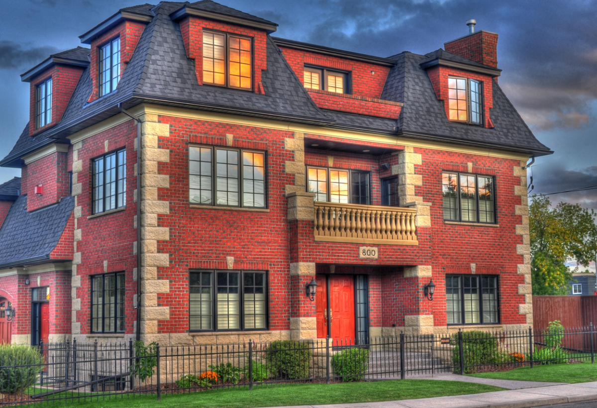 Особняк из красного кирпича