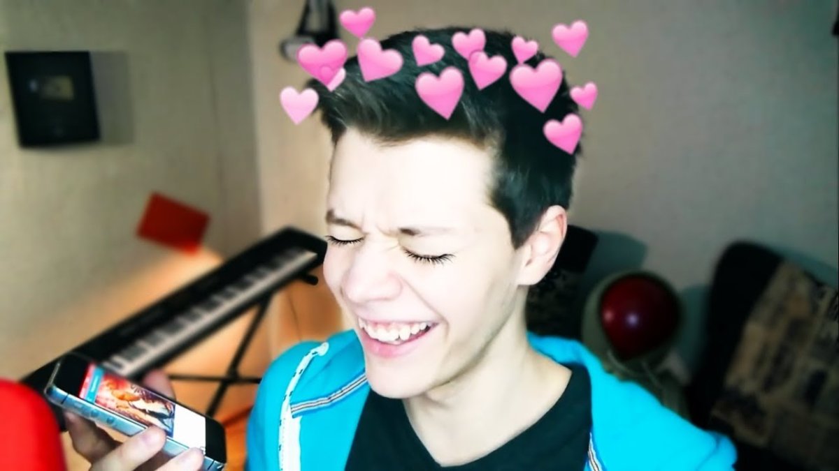 Блоггер Миллс Кел