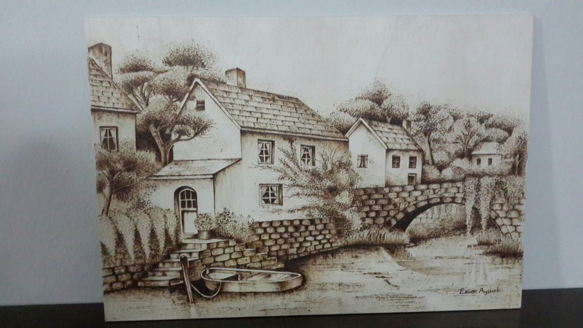 Выжженные домики по дереву