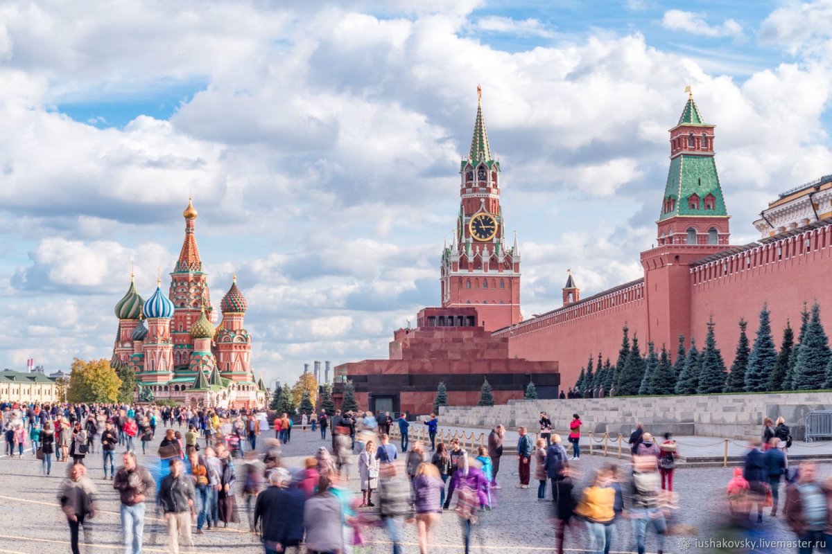 Туристы красная площадь арт
