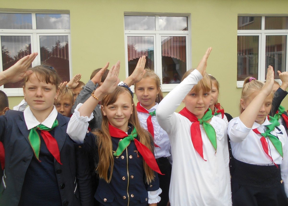 Роза Пионерский галстук