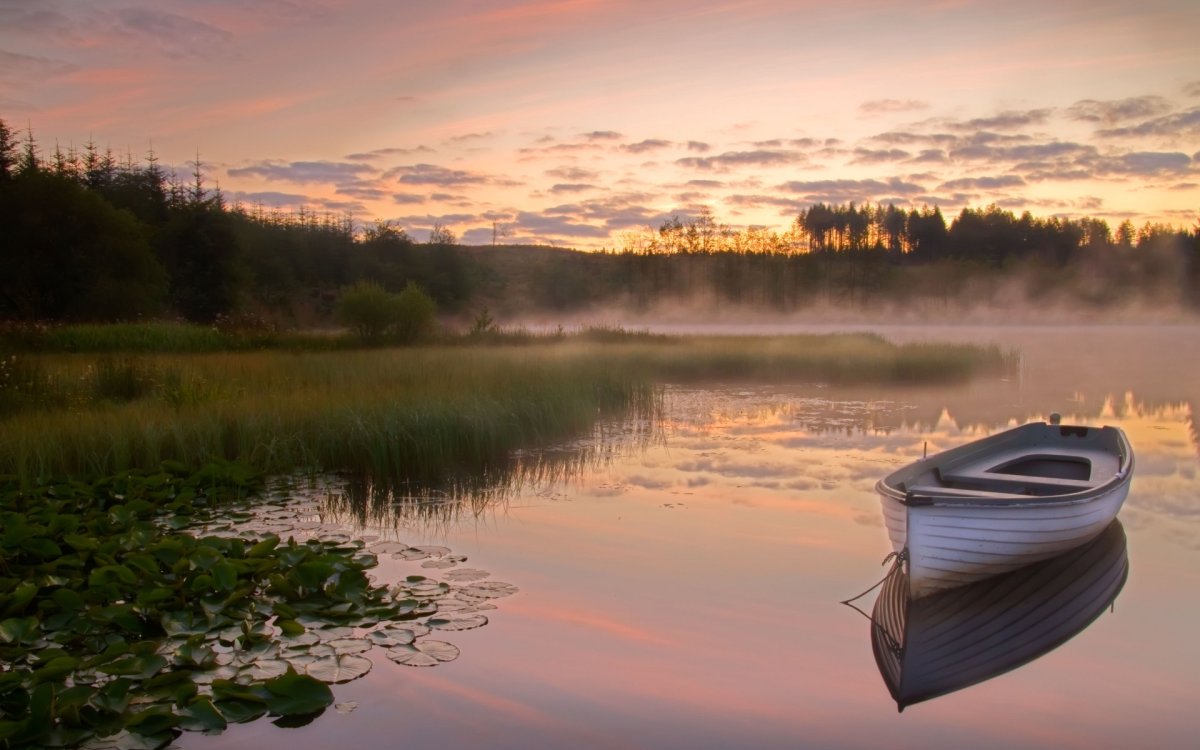 Лодки на реке фотопейзаж