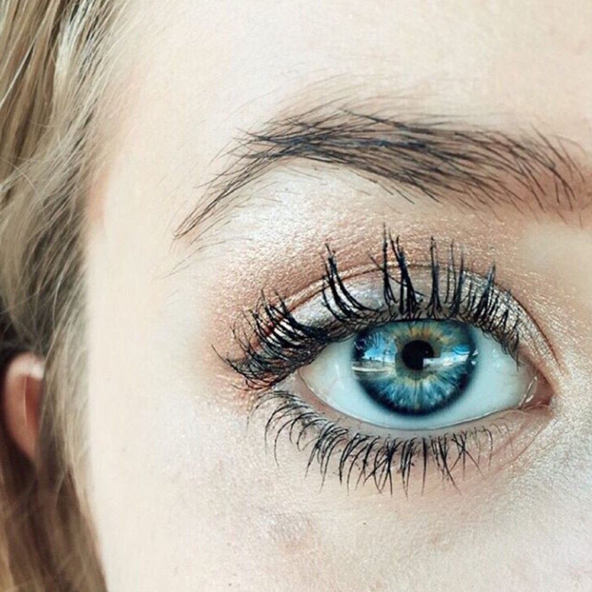 Серо синие глаза