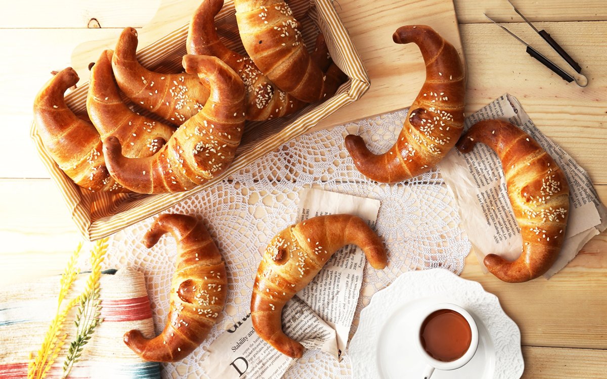 Выпечка круассаны булочки