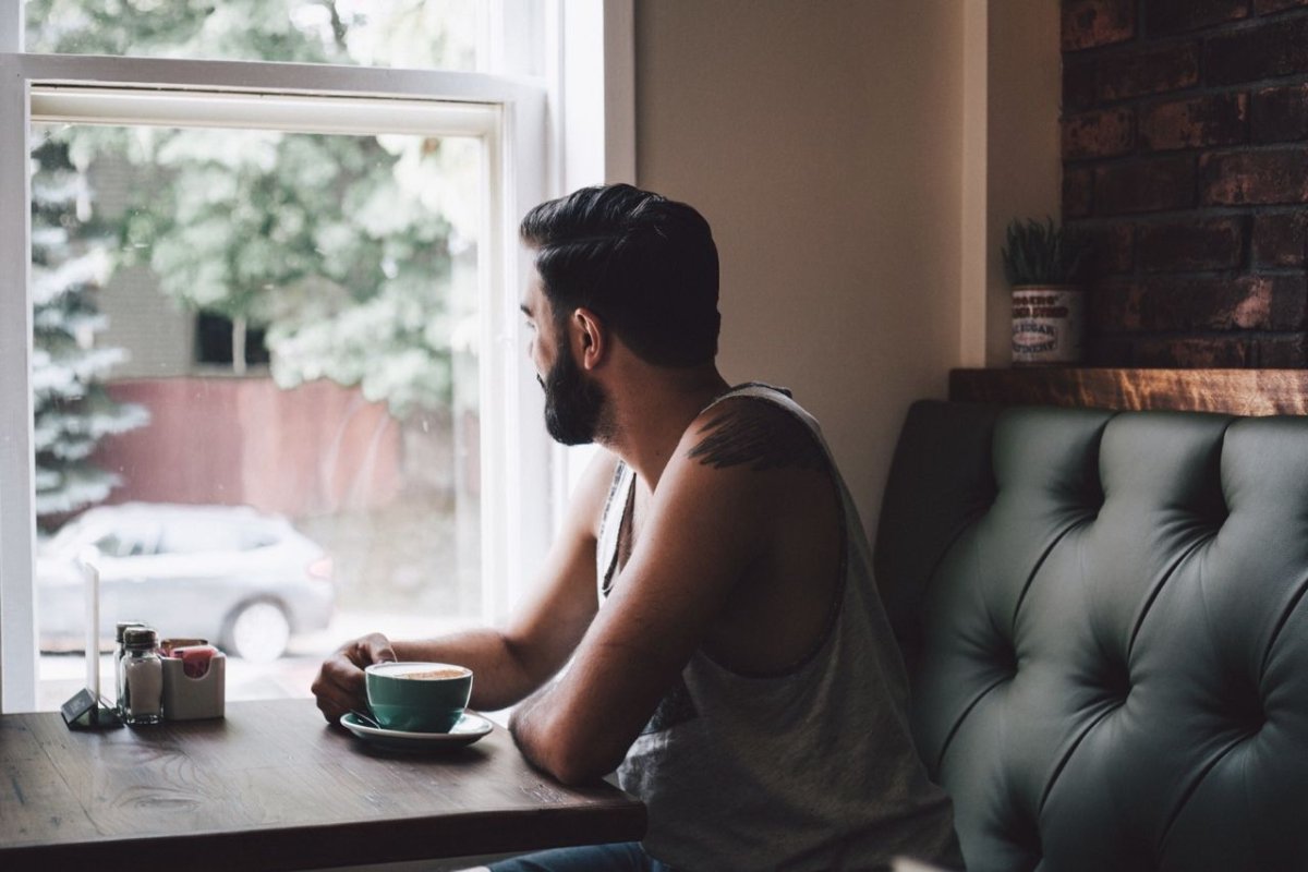 Эстетика бежевого мужчина