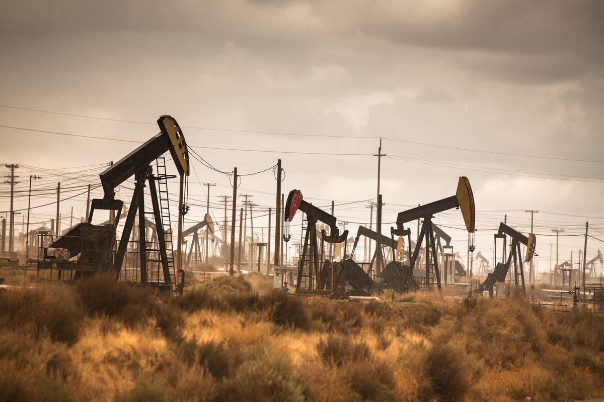 Промышленность на белом фоне