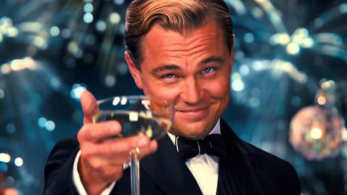 Леонардо ди Каприо с бокалом