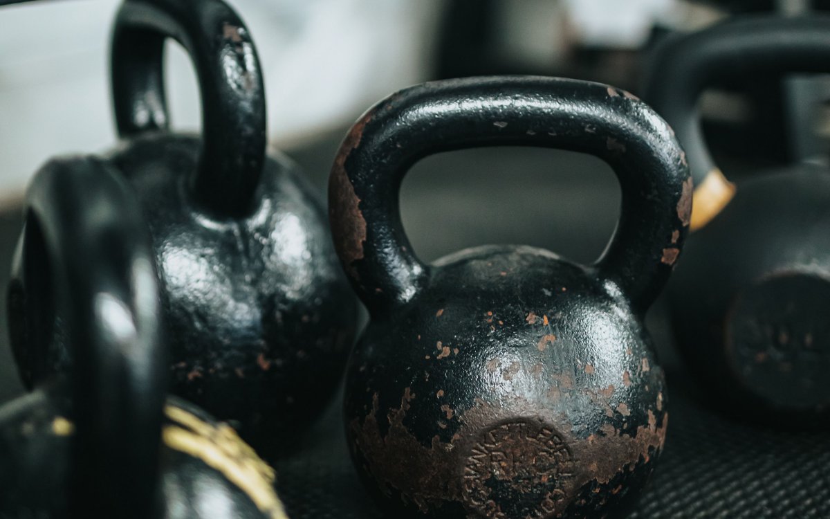 Гири в спортзале