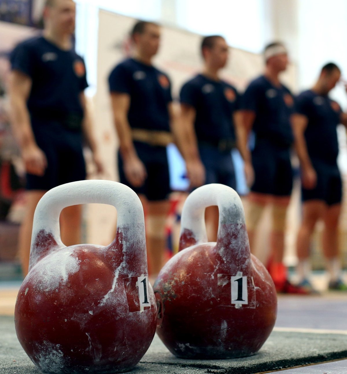 Гири в зале