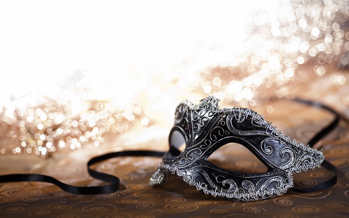 Мужские и женские карнавальные маски