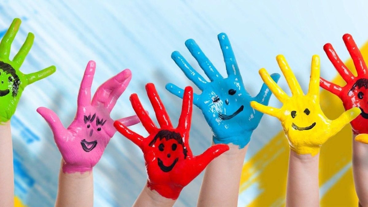 Много цветных ладошек