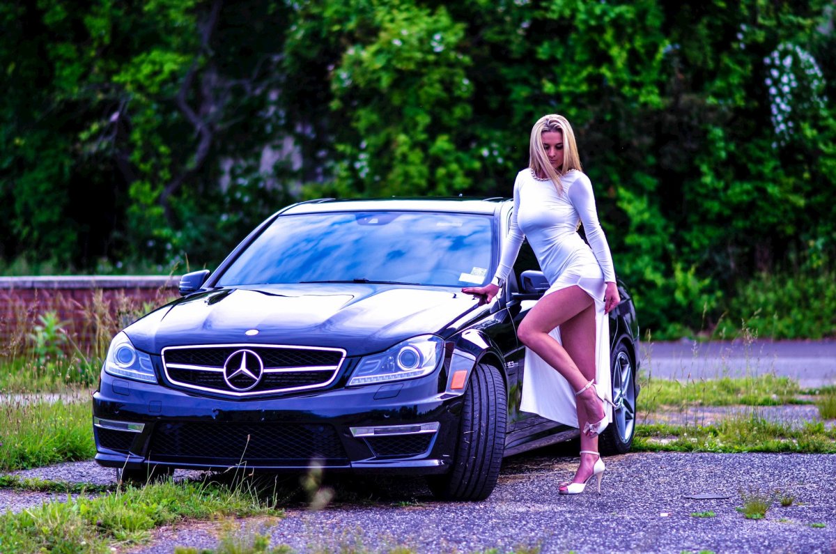 Мерс c63 AMG И девушка