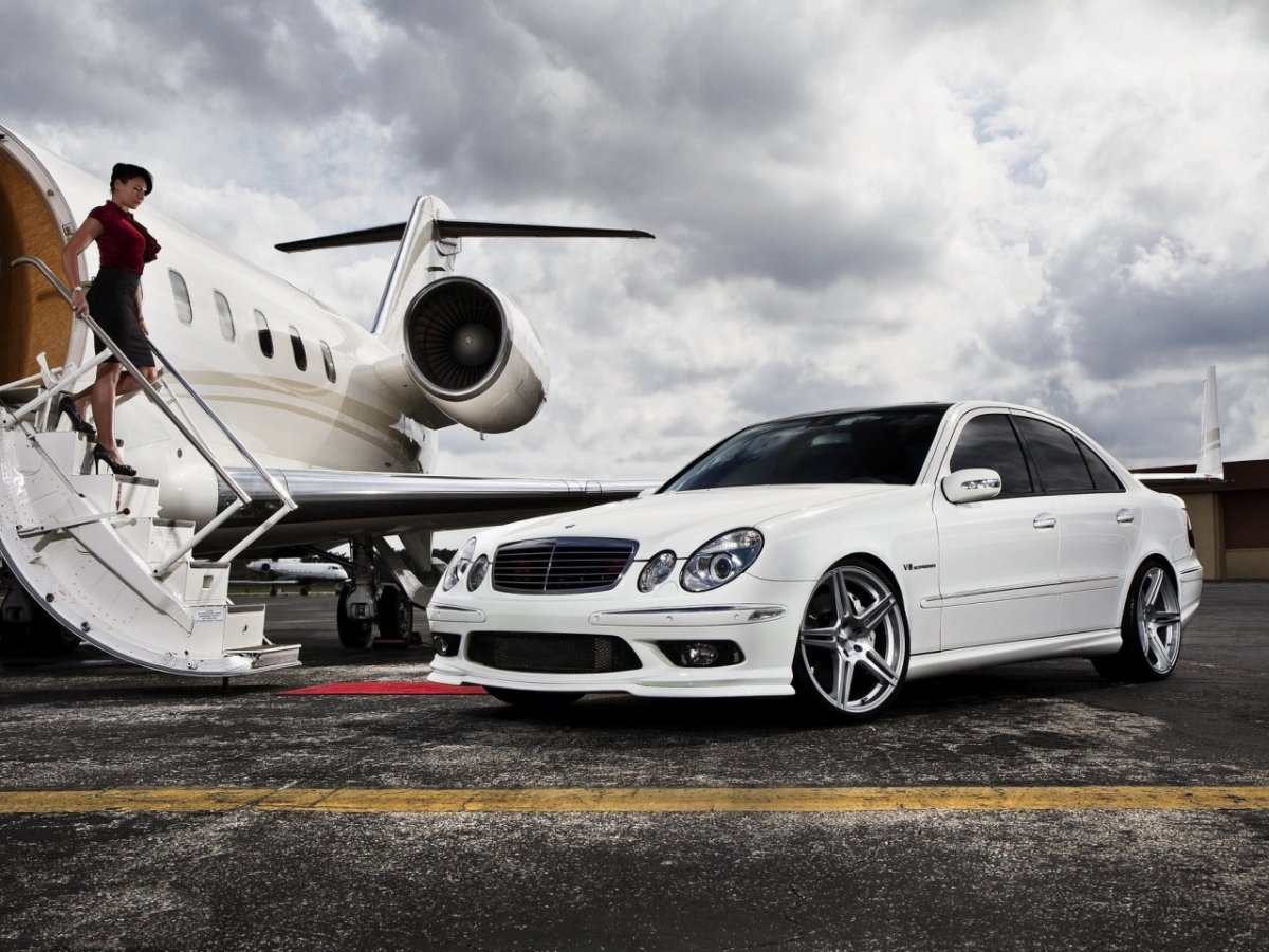 Самолет Мерседес Бенц