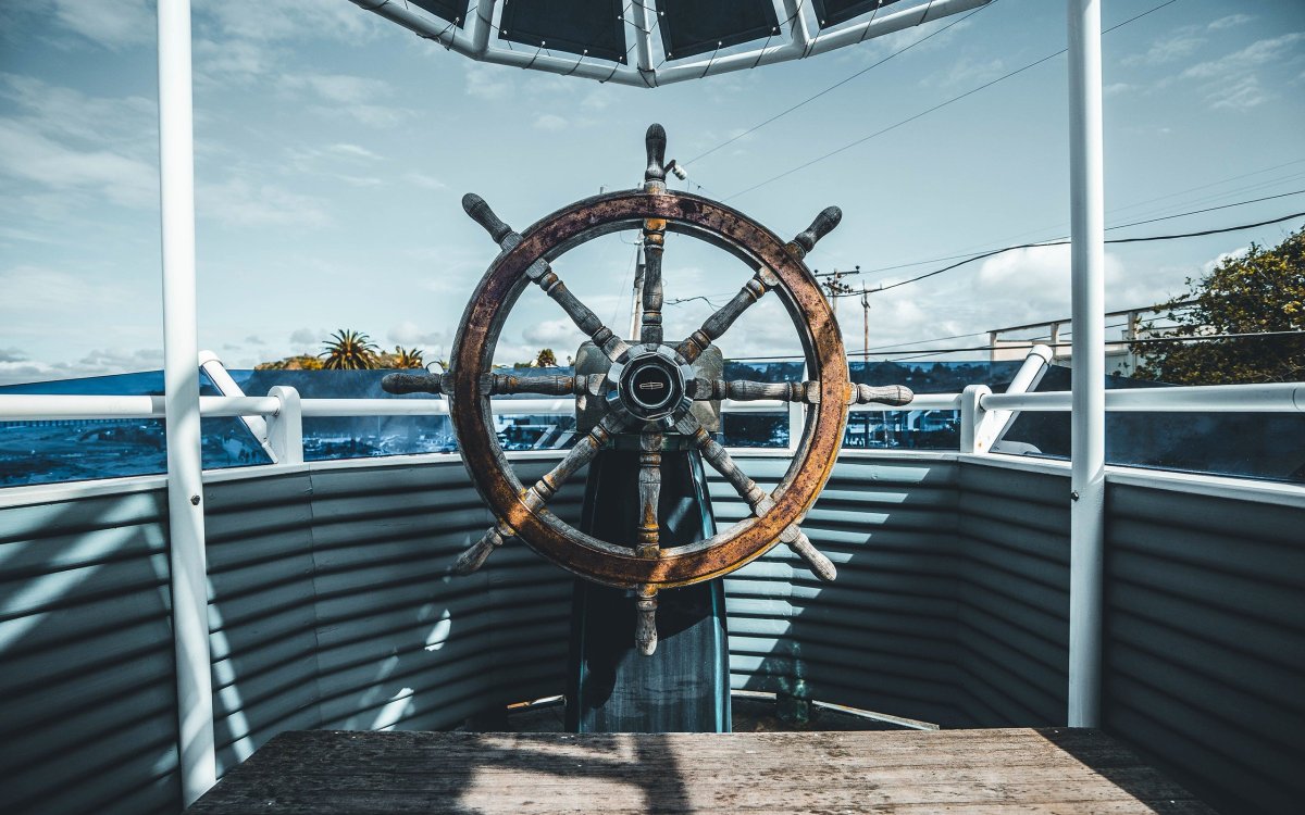 Яхта Крузенштерн штурвал
