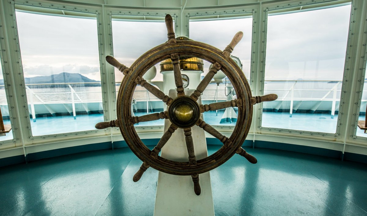 Штурвал военного корабля