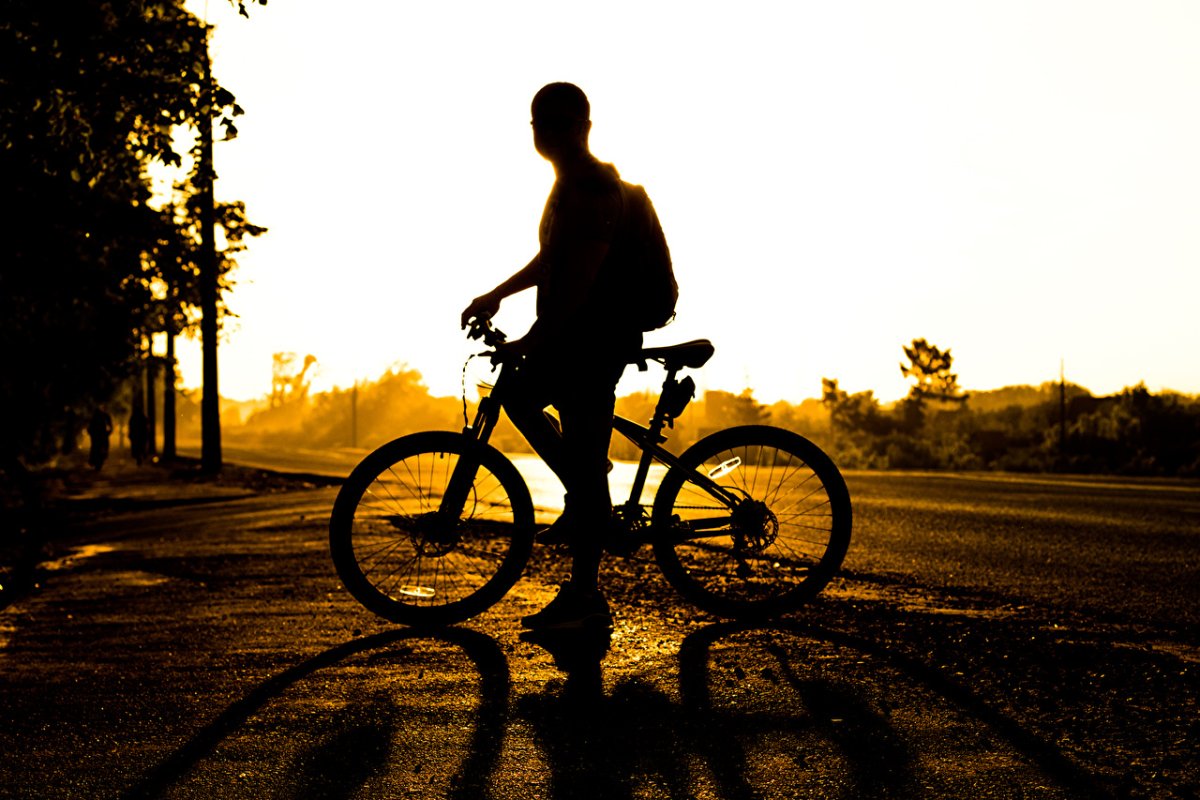 Мужчина на велосипеде