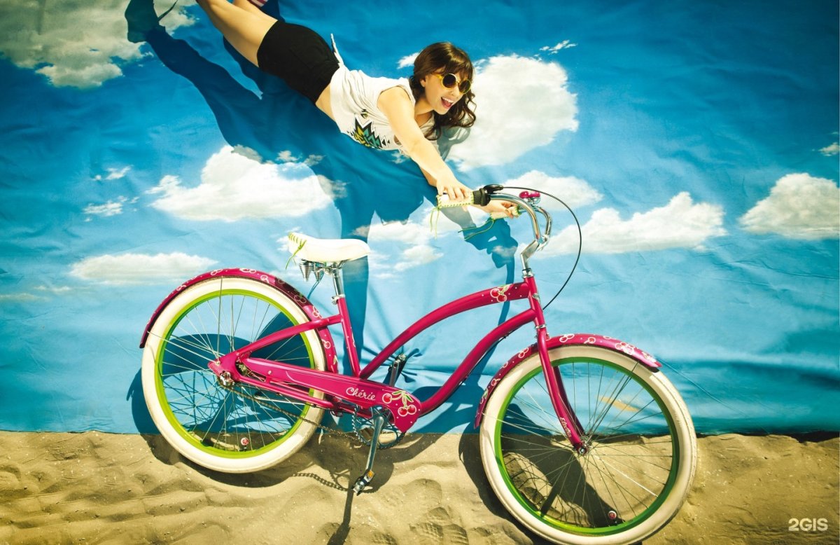 Люди на велосипедах на природе