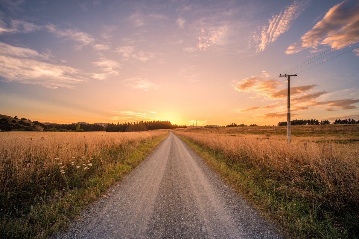 Дорога в поле закат
