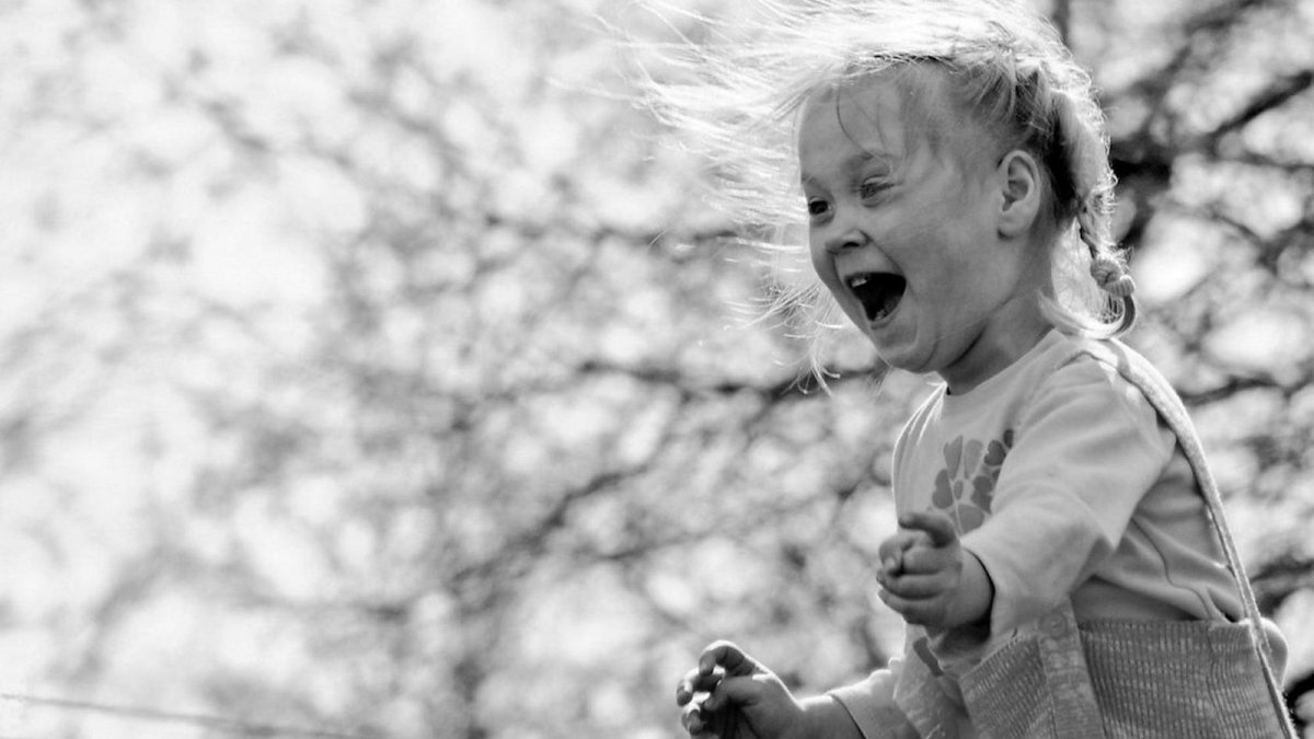 Дети радуются