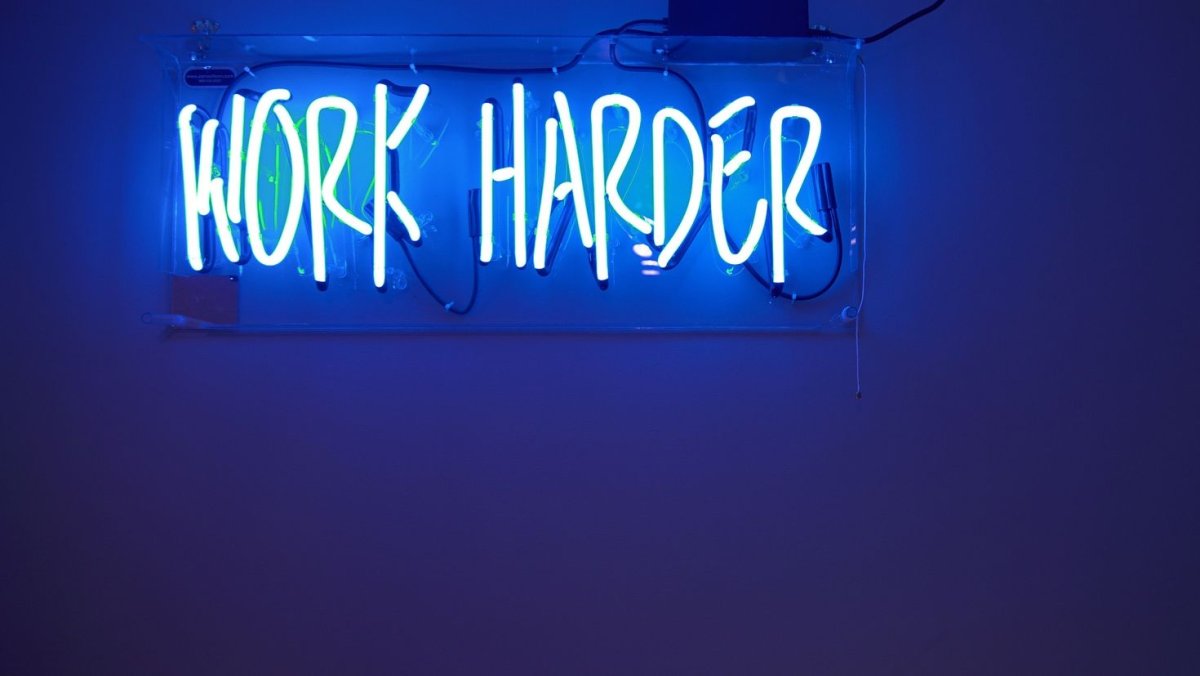 Синяя надпись