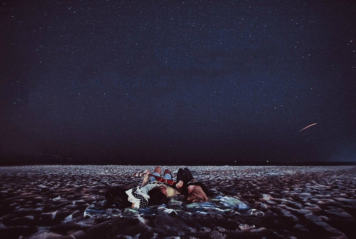 Я лег на траву и глаза Мои наполнились звездами