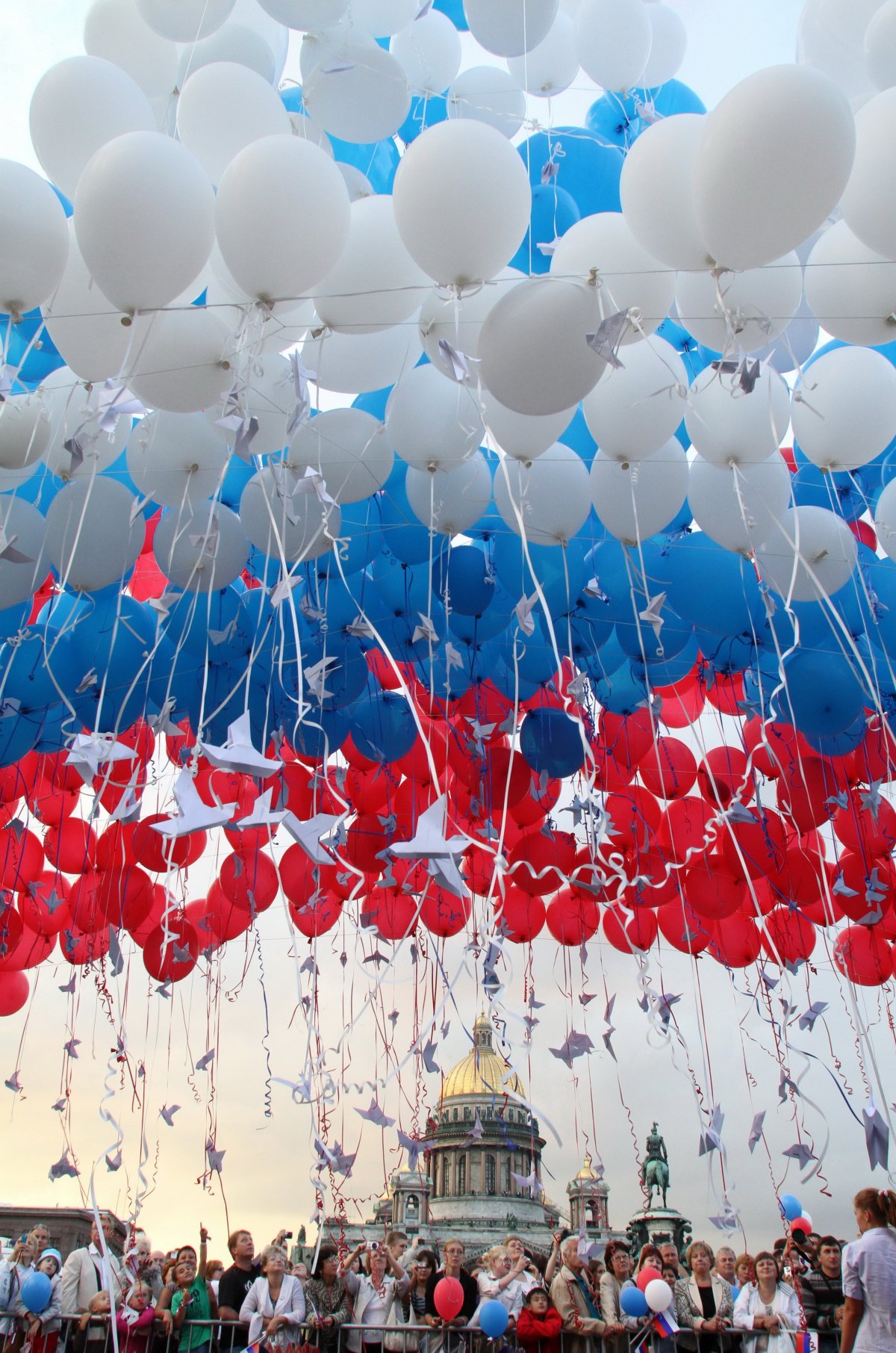 Стойка из шаров Триколор