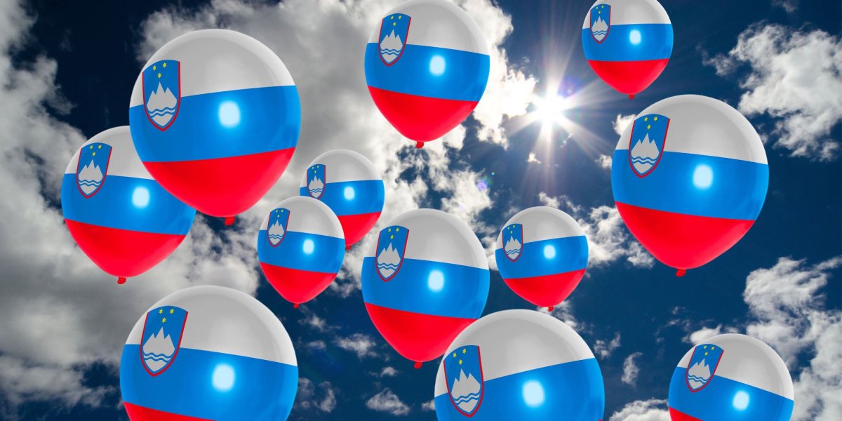 Шары Триколор на белом фоне