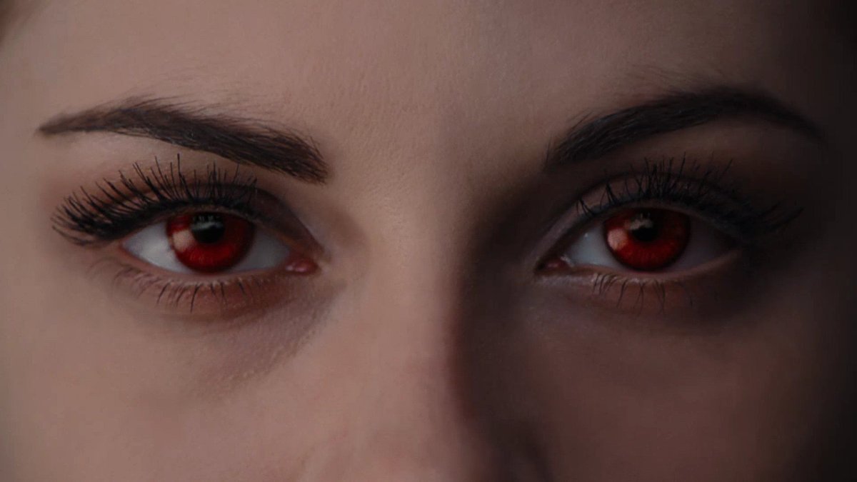 Чувак с горящими красными глазами