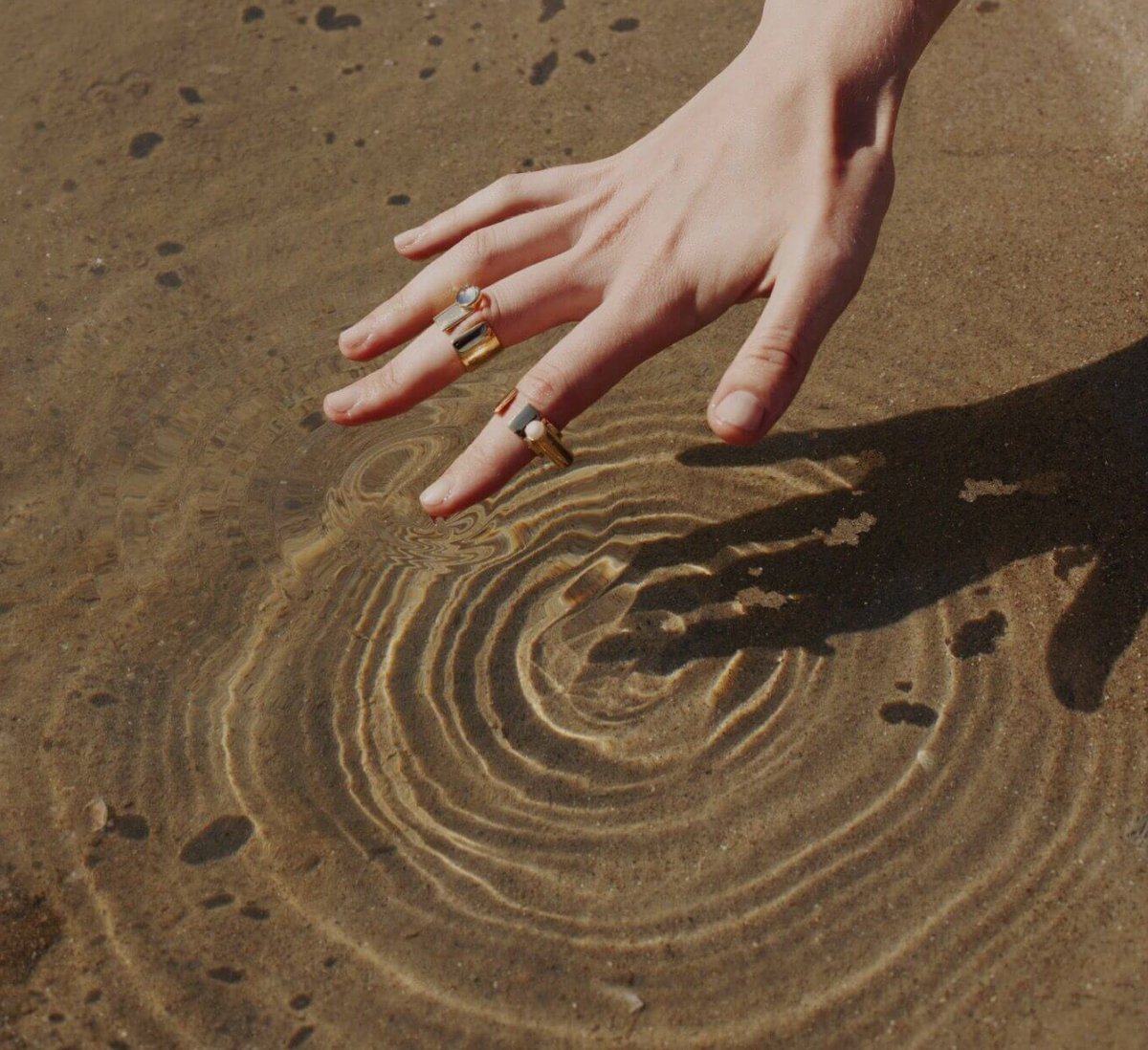 Картинка рук в Инстаграм