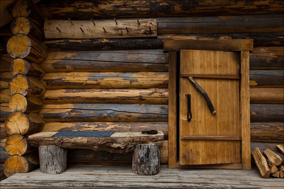 Дверь в русской избе