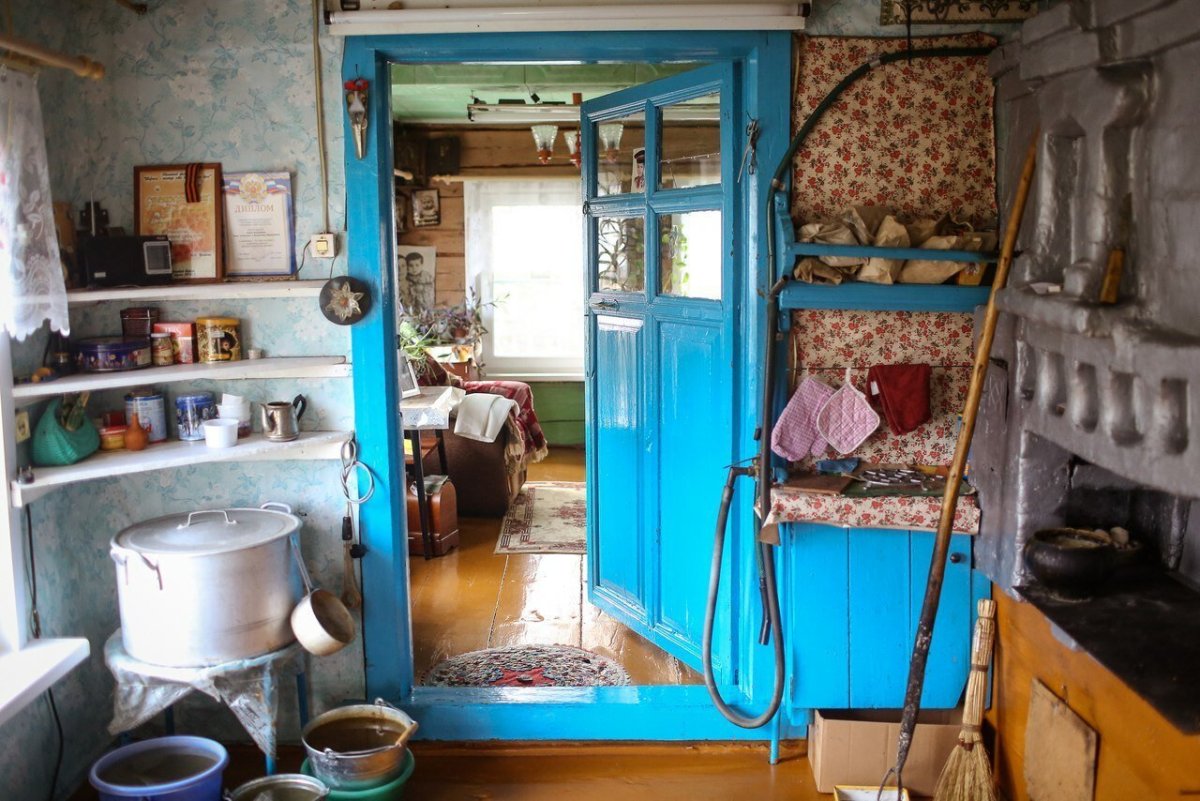 Сени помещение между жилой частью дома и крыльцом