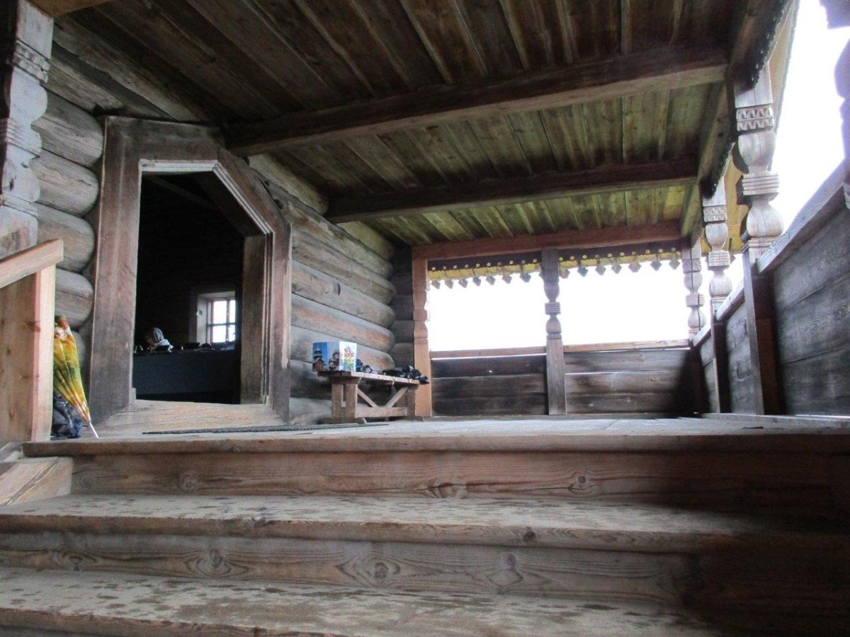 Крыльцо избы