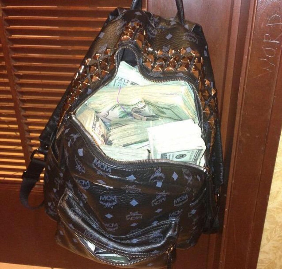 Сумка с деньгами