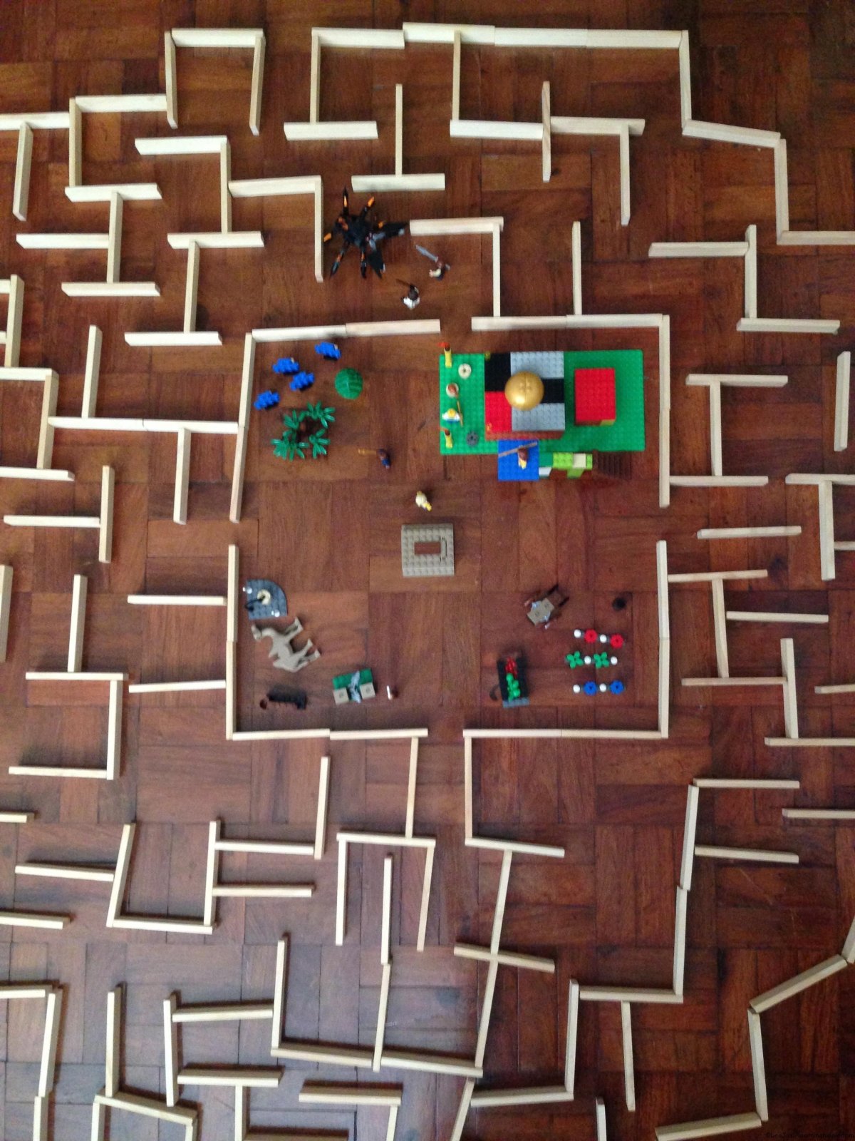 Лабиринт квадратный