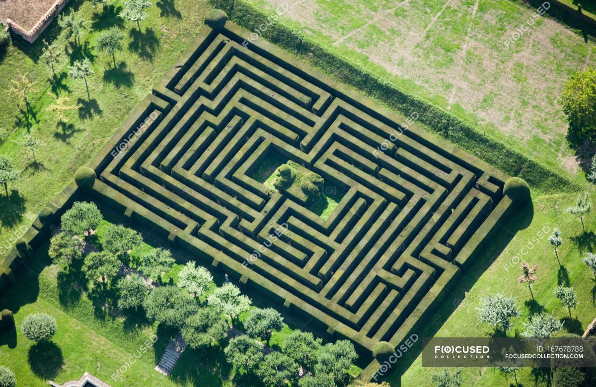 Квадратный Лабиринт вид сверху