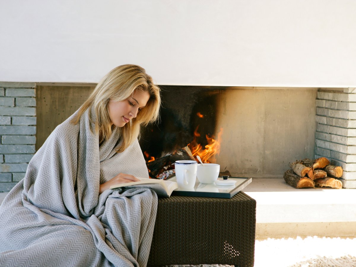 Девушка в пледе