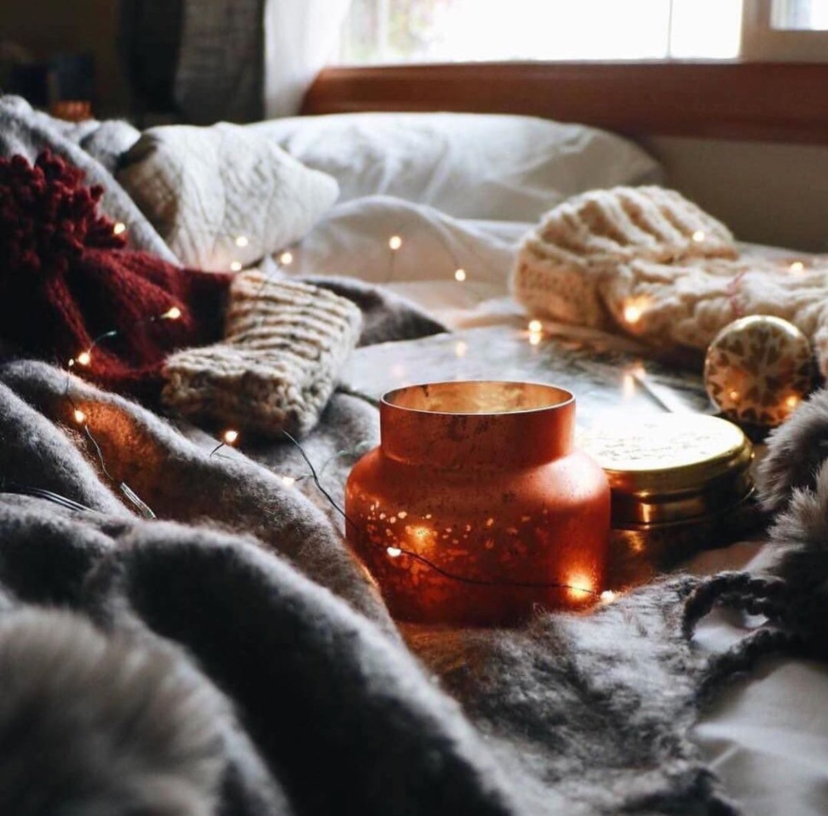 Вечер у камина с глинтвейном