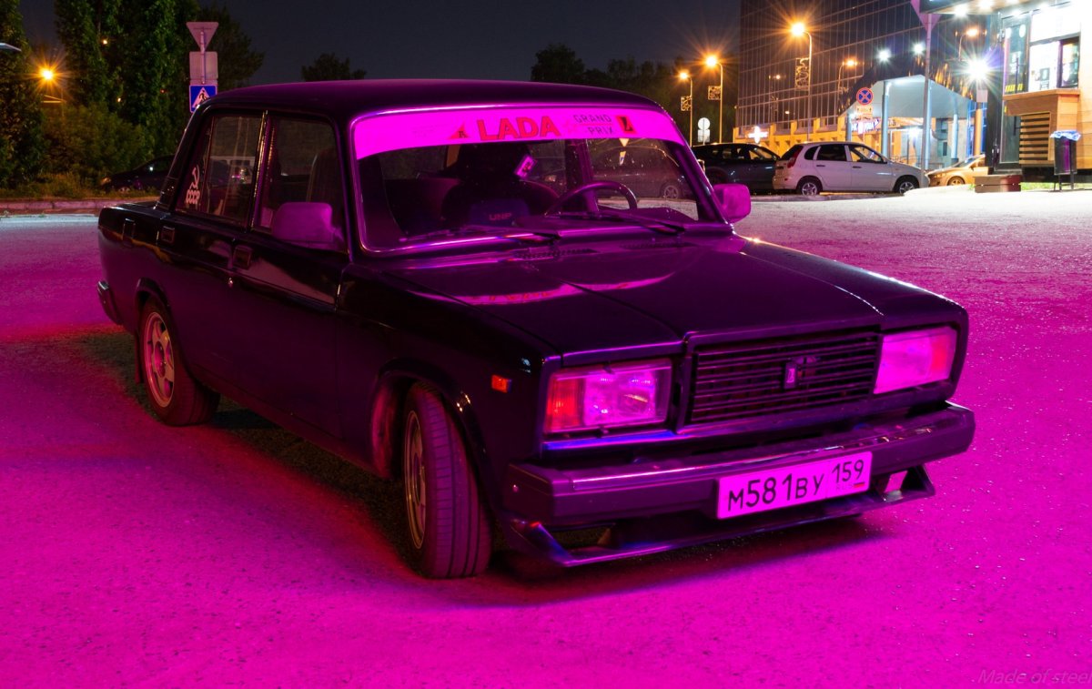ВАЗ 2107 малиновая