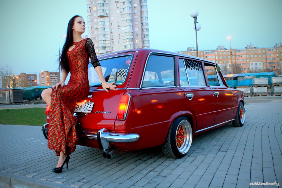 ВАЗ 2102 малиновая
