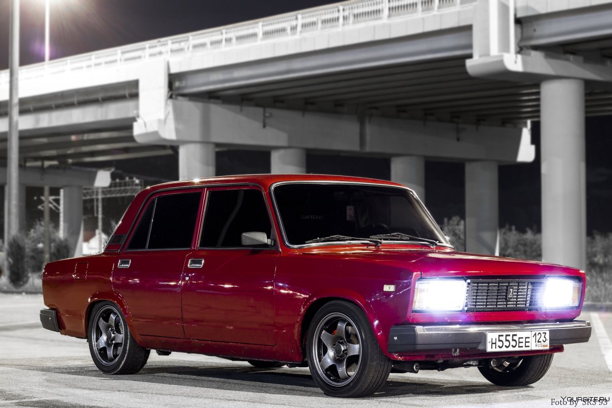 Ярко красная семерка